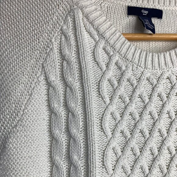GAP Women’s Ivory Cable Knit Sweater – Size L, Crew Neck, High–Low Hem - Picture 4 of 15